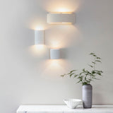 1 Light Curved White Ceramic Wall Light (0711GIA76570)