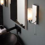 1 Light Wall Light in Chrome with Frosted Glass Shades (0711EDR92960)